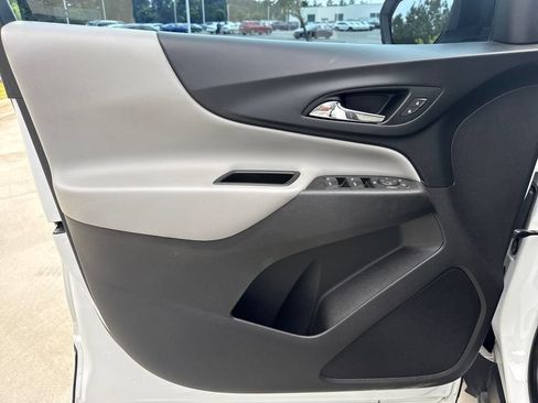 Used 2021 Chevrolet Equinox LS w/ LS Convenience Package FWD image 13
