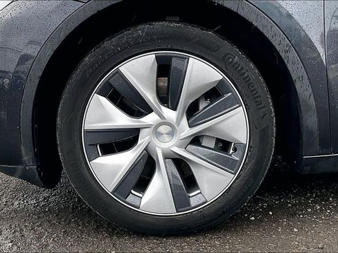 Used 2024 Tesla Model Y Long Range AWD/4WD image 11
