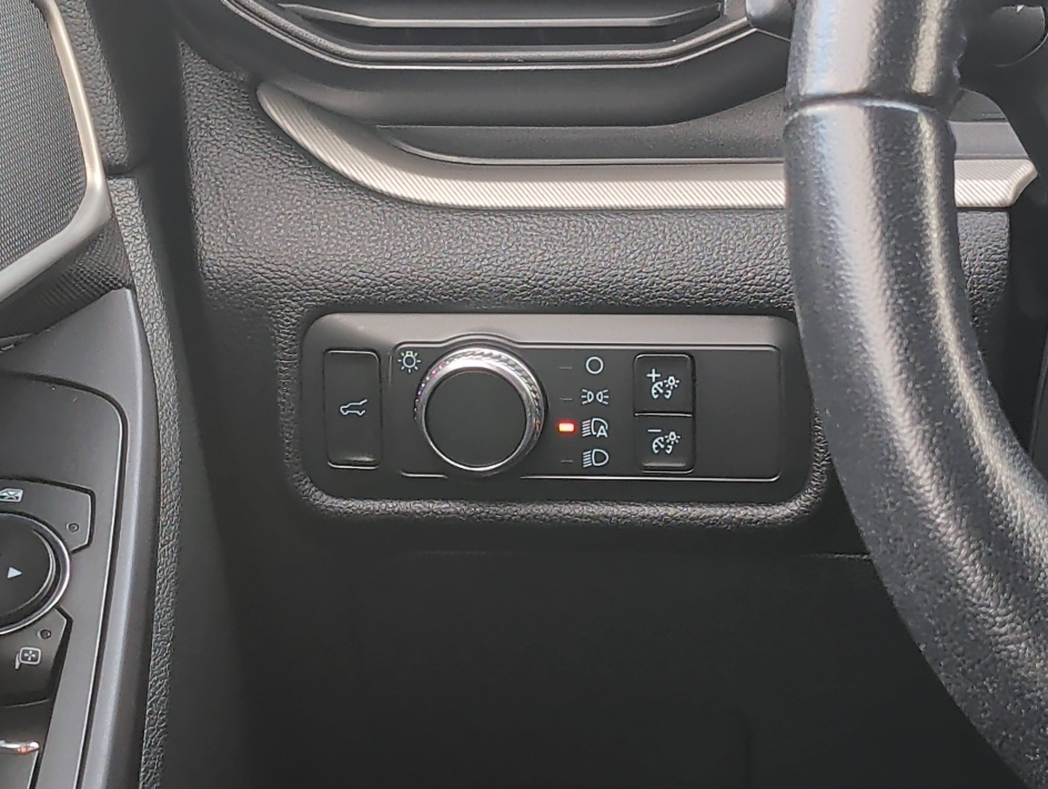 Used 2020 Ford Explorer XLT AWD/4WD image 31