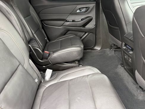 Used 2023 Chevrolet Traverse LT w/ LT Premium Package FWD image 31