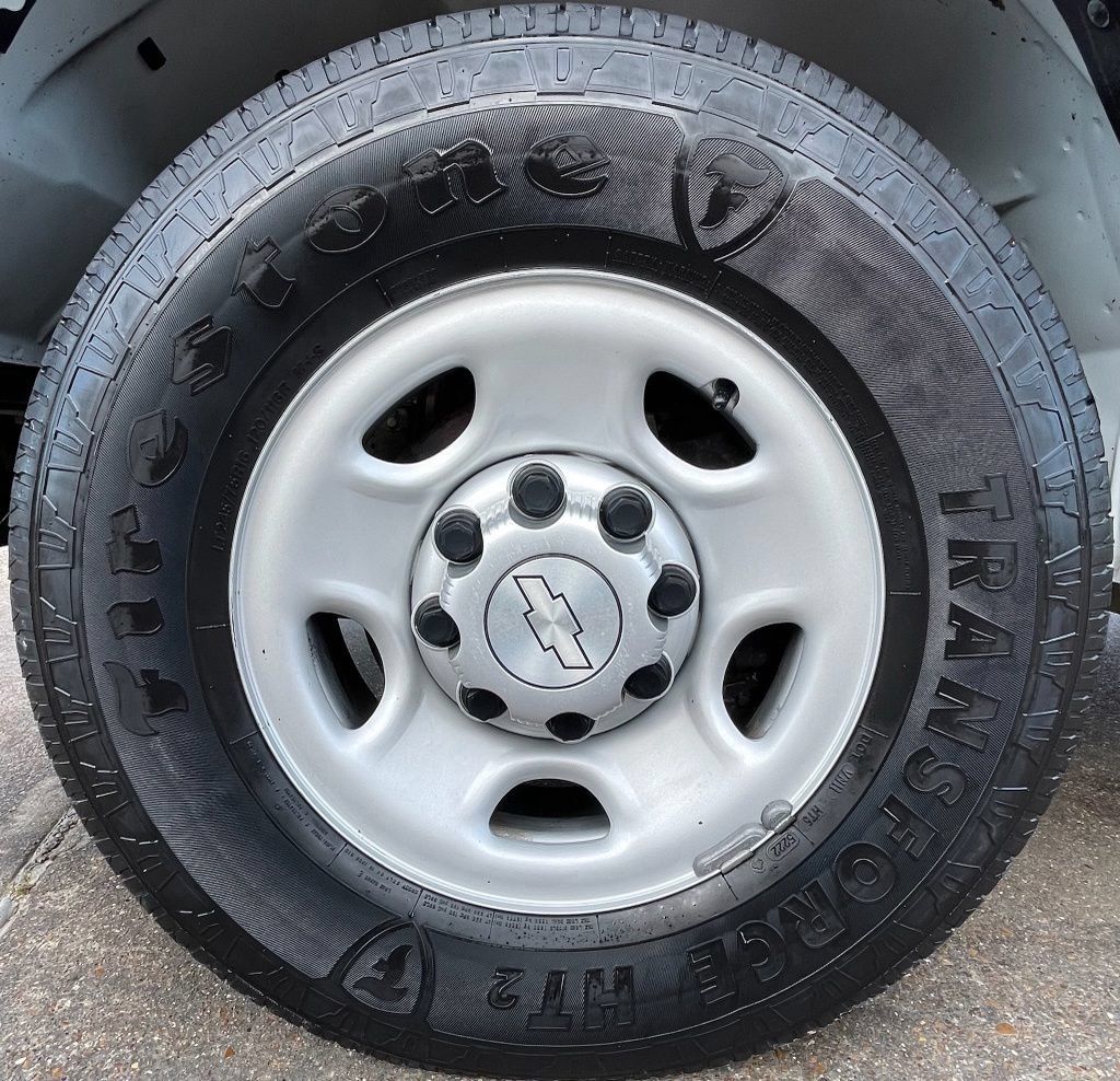 Used 2017 Chevrolet Express 2500 Extended RWD image 11