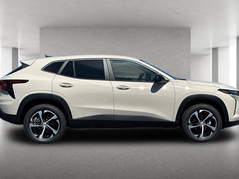 New 2026 Chevrolet Trax RS w/ Driver Confidence Package FWD image 3