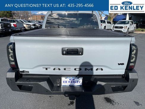 Used 2019 Toyota Tacoma TRD Off-Road image 29