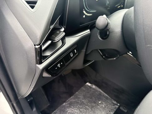 Used 2025 Kia Niro LX FWD image 20