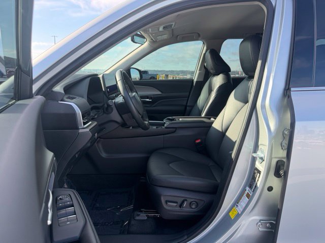 Certified 2024 Toyota Grand Highlander AWD image 15