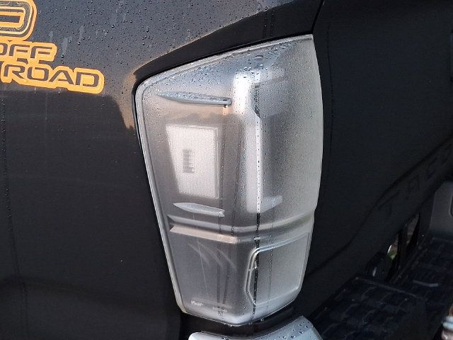 Used 2021 Toyota Tacoma TRD Off-Road AWD/4WD image 9