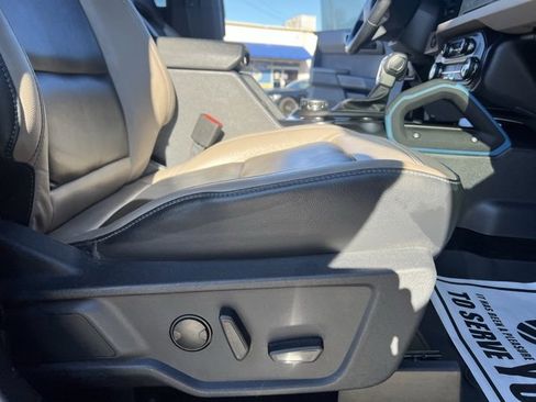 Used 2023 Ford Bronco Wildtrak image 41