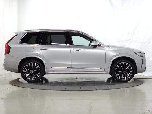 Certified 2025 Volvo XC90 B5 Plus AWD/4WD image 12