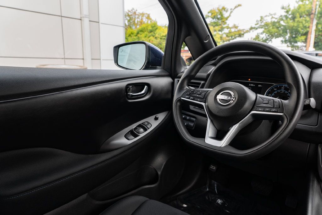 Used 2025 Nissan Leaf S FWD image 11