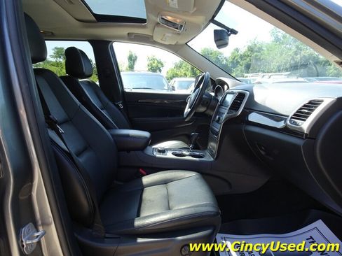 Used 2013 Jeep Grand Cherokee Laredo AWD/4WD image 17