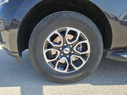 Used 2024 Ford Expedition XLT image 31