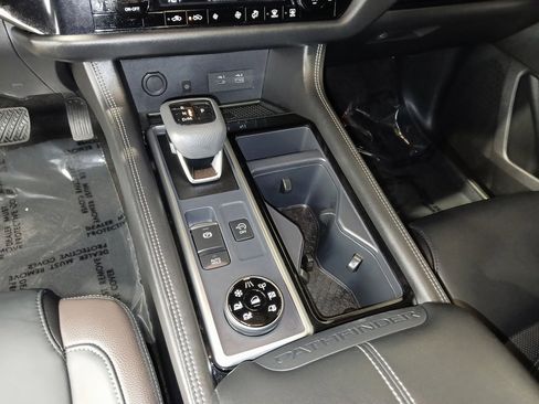 Used 2024 Nissan Pathfinder Platinum w/ Cargo Package image 21