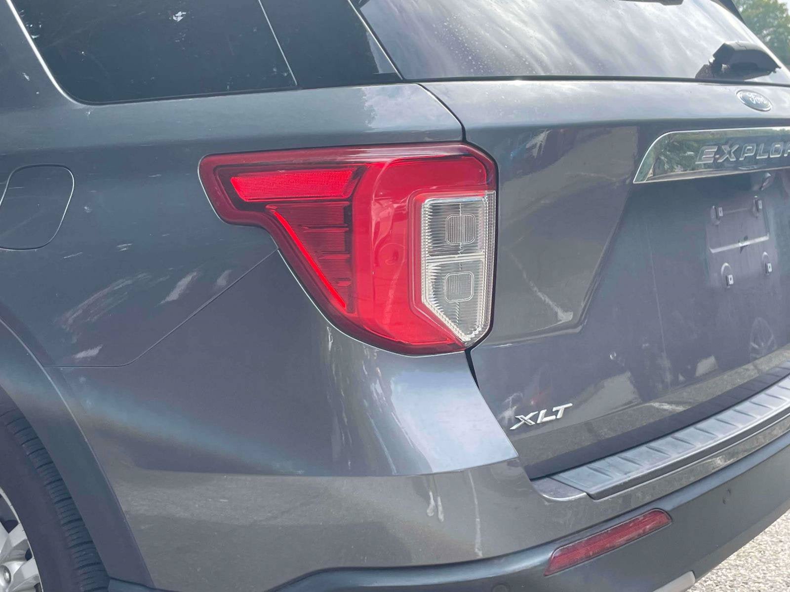 Used 2022 Ford Explorer XLT w/ Equipment Group 202A AWD/4WD image 11