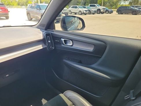 Used 2019 Volvo XC40 T5 R-Design AWD/4WD image 13