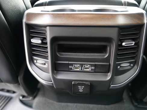 Used 2022 RAM 1500 Laramie AWD/4WD image 6