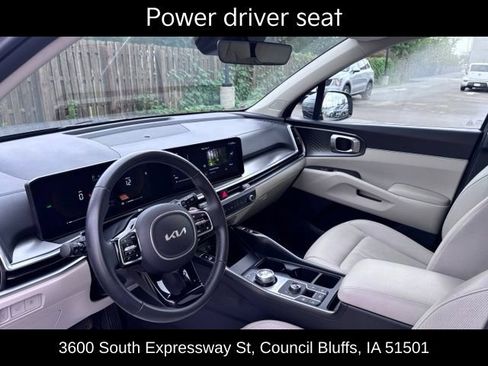 Used 2025 Kia Sorento EX AWD/4WD image 16