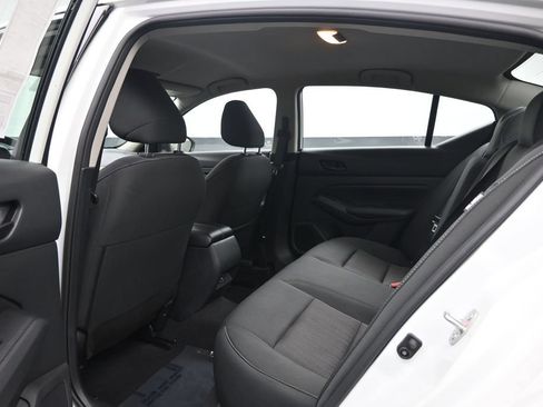 Used 2025 Nissan Altima 2.5 SV FWD image 24