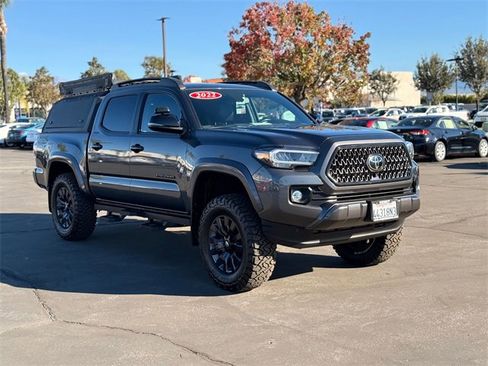 Used 2022 Toyota Tacoma Limited image 3