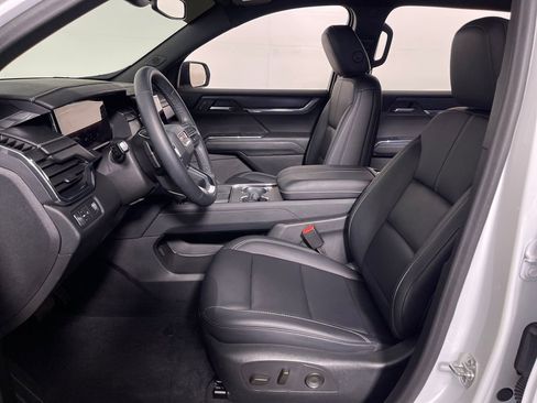 Used 2024 GMC Acadia Elevation image 12