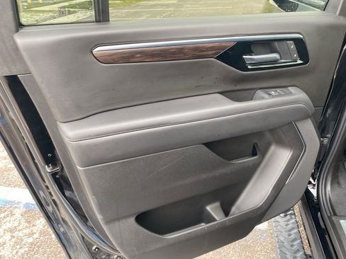 Used 2025 Chevrolet Suburban Z71 image 12