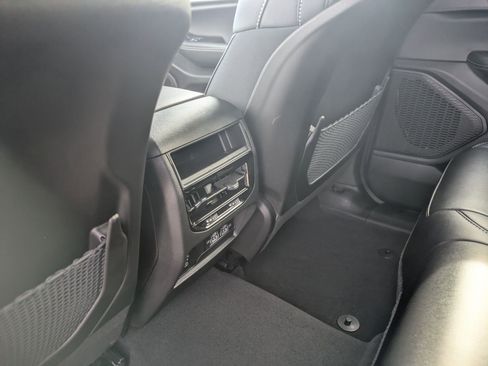 Used 2025 Jeep Grand Cherokee Altitude image 21