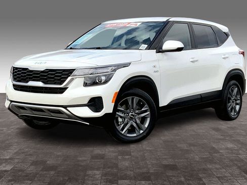 Used 2023 Kia Seltos LX AWD/4WD image 1