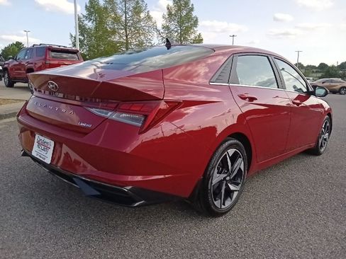 Used 2023 Hyundai Elantra Limited FWD image 3