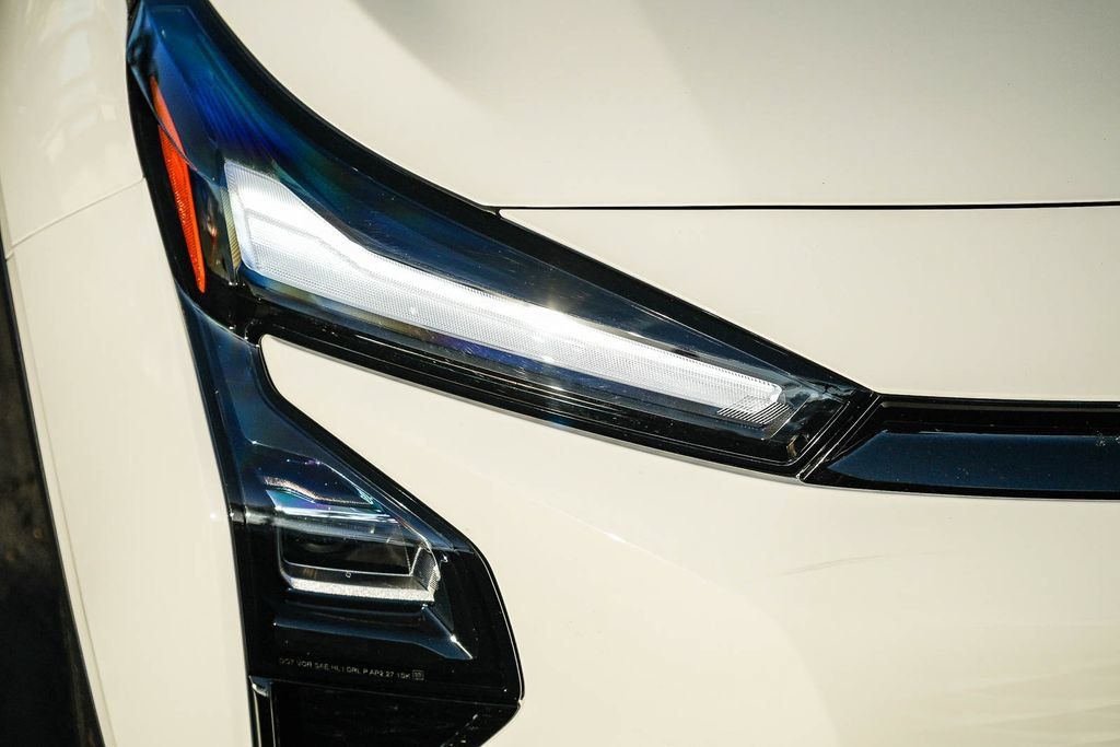Used 2027 Chevrolet Bolt RS FWD image 8