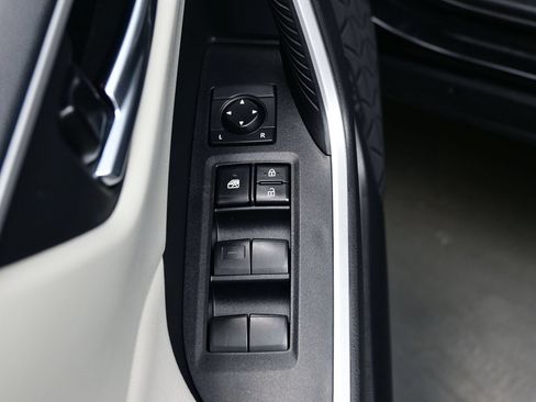 Used 2020 Toyota RAV4 XLE w/ XLE Grade Weather Package AWD/4WD image 10