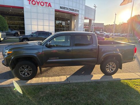 Used 2017 Toyota Tacoma SR5 w/ Tow Package AWD/4WD image 4