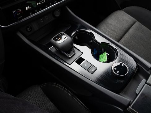 Used 2025 Nissan Rogue SV image 17