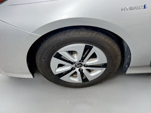 Used 2017 Toyota Prius Four w/ Advanced Technology Package FWD image 14