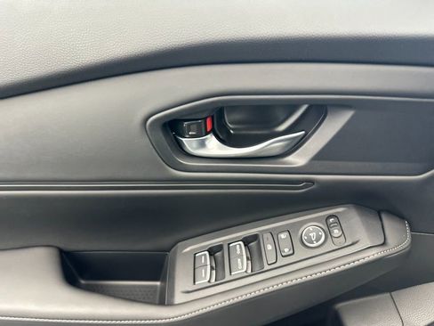 Used 2025 Honda Accord Sport image 10