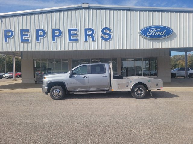 Used 2026 Chevrolet Silverado 3500 LT w/ Convenience Package AWD/4WD image 1