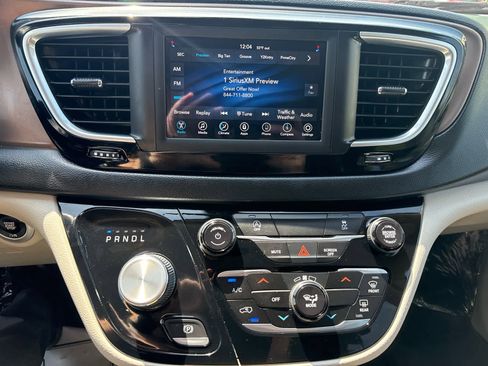 Used 2021 Chrysler Voyager LX FWD image 21