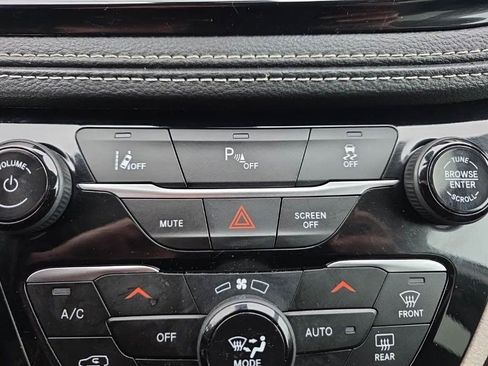 Used 2024 Chrysler Pacifica Limited FWD image 29