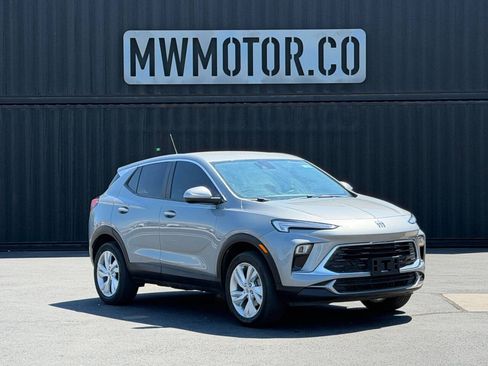 Used 2025 Buick Encore GX Preferred w/ Comfort Package AWD/4WD image 2