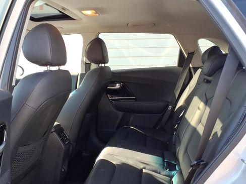 Used 2017 Kia Niro Touring w/ Advanced Technology Package image 12