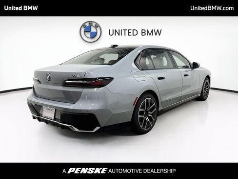 Used 2026 BMW 740i RWD image 5
