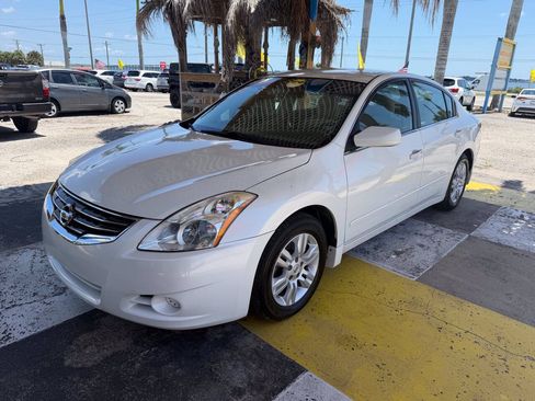 Used 2011 Nissan Altima 2.5 S w/ Convenience Pkg FWD image 1