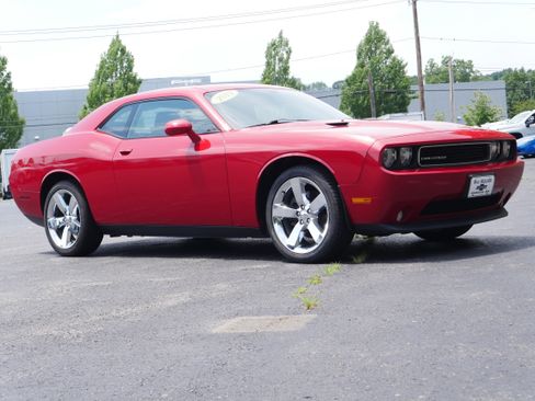 Used 2011 Dodge Challenger RWD image 9