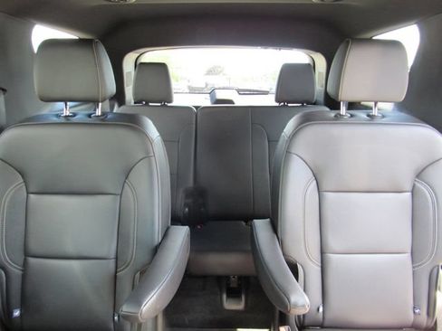Certified 2023 Chevrolet Traverse LT w/ LT Premium Package AWD/4WD image 32