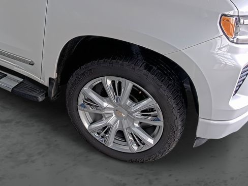Certified 2023 Chevrolet Silverado 1500 High Country w/ High Country Premium Package AWD/4WD image 14