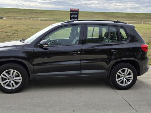 Used 2017 Volkswagen Tiguan S image 4