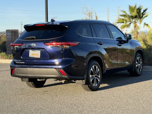 Used 2023 Toyota Highlander XLE image 8