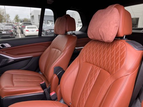 Used 2021 BMW X7 M50i image 33