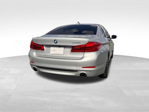 Used 2020 BMW 530e w/ Convenience Package RWD image 5