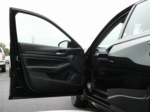 Used 2024 Nissan Altima 2.5 SV w/ SV Premium Package image 24