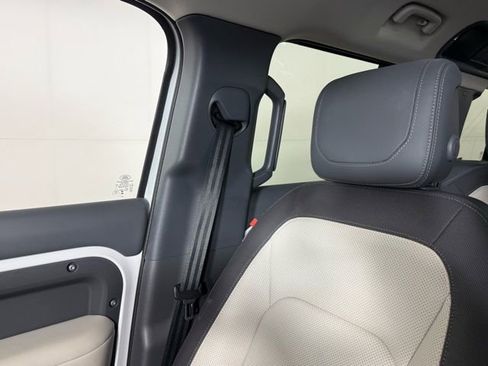 Used 2024 Land Rover Defender 110 X-Dynamic SE image 17