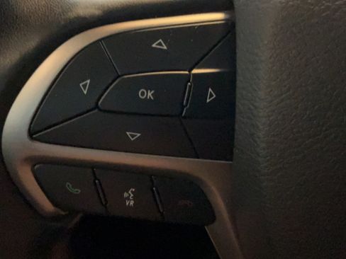 Used 2021 Jeep Grand Cherokee Laredo X RWD image 16